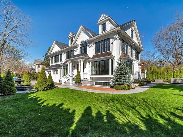48 Marshall Rd, Wellesley MA 02482