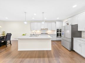 54 Cherry Ln 54, Hopkinton MA 01748