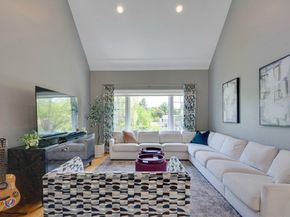 3 Paris Way, Woburn MA 01801