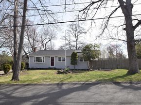 71 Rockefeller St, Randolph MA 02368