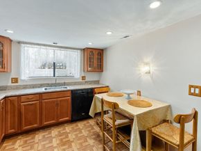127 Greenbrook Dr 127, Stoughton MA 02072