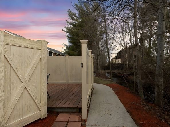 127 Greenbrook Dr 127, Stoughton MA 02072