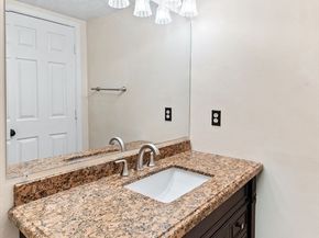 127 Greenbrook Dr 127, Stoughton MA 02072