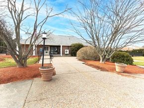 127 Greenbrook Dr 127, Stoughton MA 02072