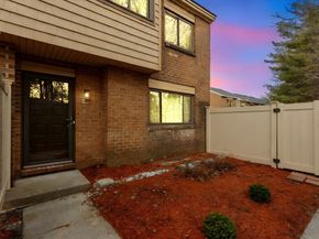 127 Greenbrook Dr 127, Stoughton MA 02072