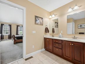 320 Lincoln Circle, Northbridge MA 01534