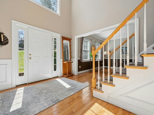 320 Lincoln Circle, Northbridge MA 01534