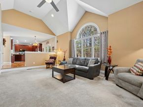 320 Lincoln Circle, Northbridge MA 01534