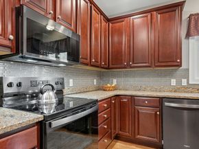 320 Lincoln Circle, Northbridge MA 01534