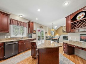 320 Lincoln Circle, Northbridge MA 01534