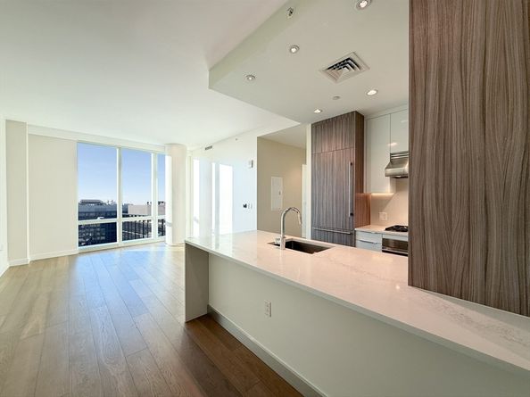 188 Brookline Ave 24I, Boston MA 02215