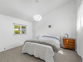 303 Lakeshore Dr, Marlborough MA 01752