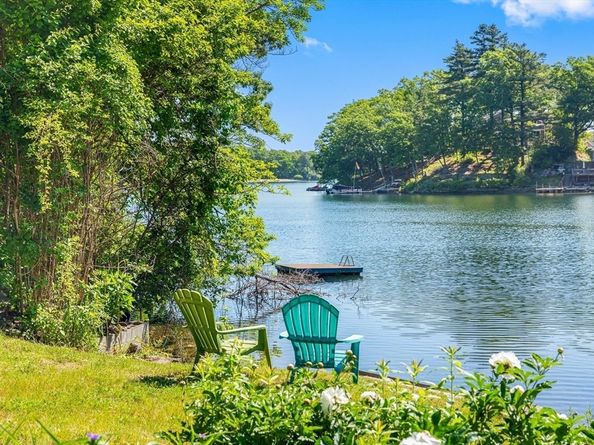 303 Lakeshore Dr, Marlborough MA 01752