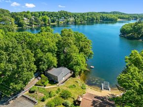 303 Lakeshore Dr, Marlborough MA 01752