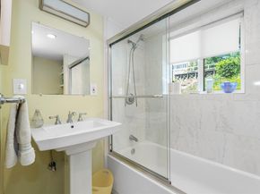 303 Lakeshore Dr, Marlborough MA 01752