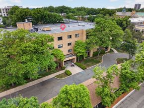 41 Centre St 106, Brookline MA 02446