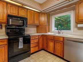372 Franklin Rd, Fitchburg MA 01420