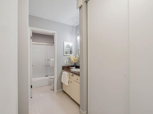 3 Admiral Drive F267, Emeryville CA 94608