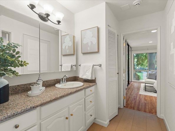 1031 Crestview Drive 101, Mountain View CA 94040