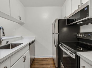 6109 Shelter Creek Lane