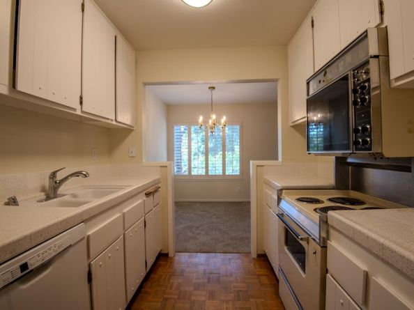 3350 La Mesa Drive 9, San Carlos CA 94070