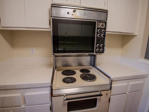 3350 La Mesa Drive 9, San Carlos CA 94070