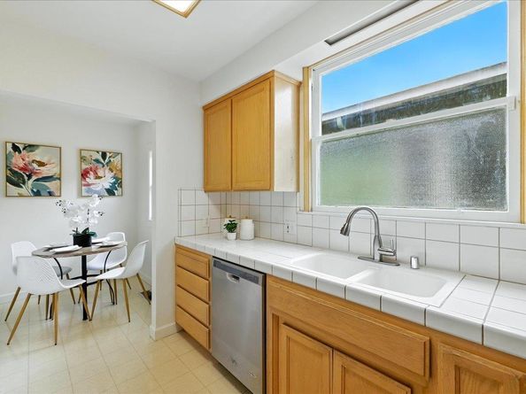 5555 Carlton Street, Oakland CA 94618