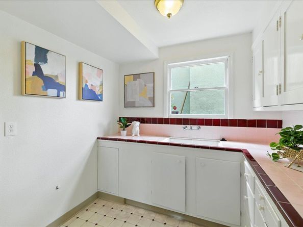 5555 Carlton Street, Oakland CA 94618