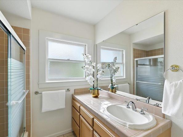 5555 Carlton Street, Oakland CA 94618