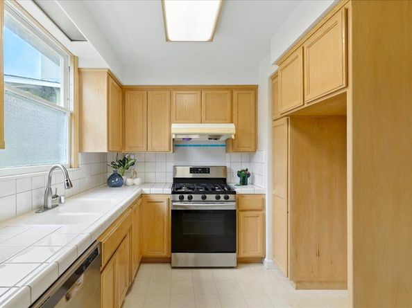5555 Carlton Street, Oakland CA 94618