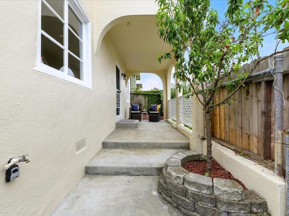 5555 Carlton Street, Oakland CA 94618