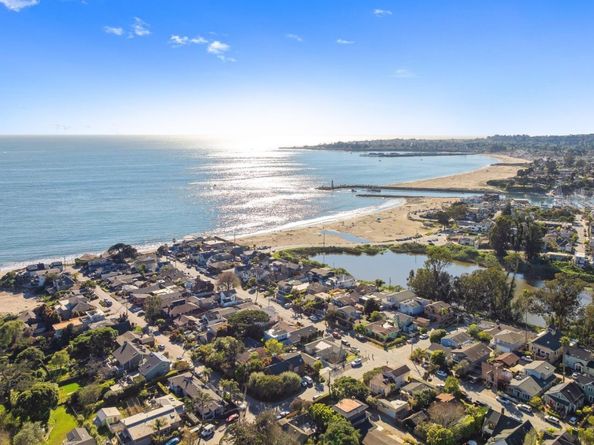 2974 E Cliff Drive, Santa Cruz CA 95062