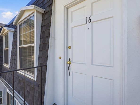 1915 Mount Vernon Court 16, Mountain View CA 94040