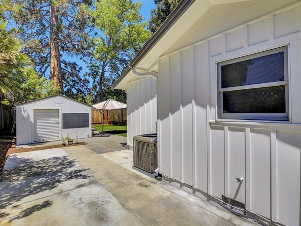 667 Cuesta Drive, Los Altos CA 94024