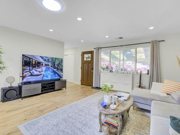 667 Cuesta Drive, Los Altos CA 94024
