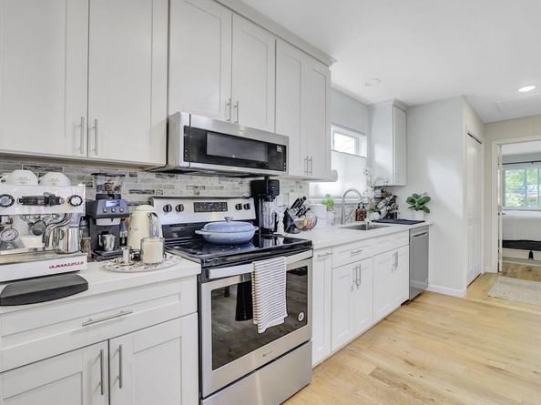 667 Cuesta Drive, Los Altos CA 94024
