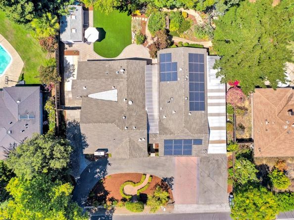 667 Cuesta Drive, Los Altos CA 94024