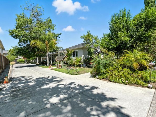 700 Mariposa Avenue, Mountain View CA 94041