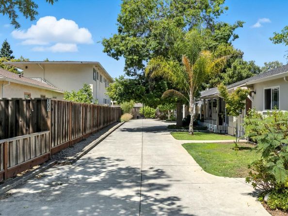 700 Mariposa Avenue, Mountain View CA 94041