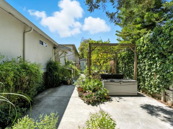 700 Mariposa Avenue, Mountain View CA 94041
