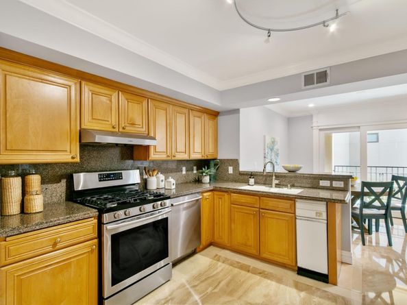1499 Oak Grove Avenue 202, Burlingame CA 94010