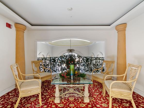1499 Oak Grove Avenue 202, Burlingame CA 94010