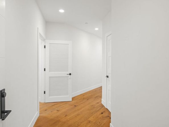 777 Walnut Street 307, San Carlos CA 94070