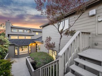 389 Avenue Granada
