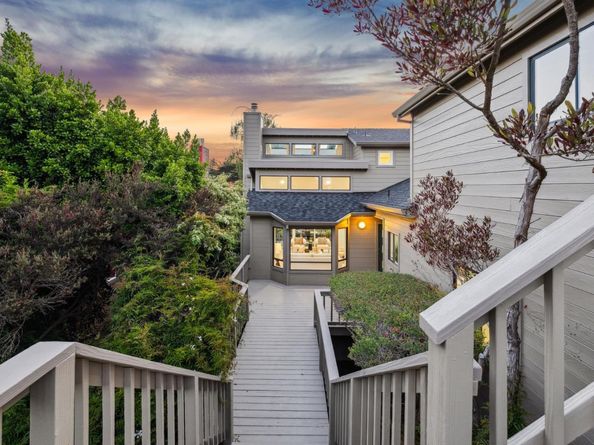 389 Avenue Granada, El Granada CA 94018