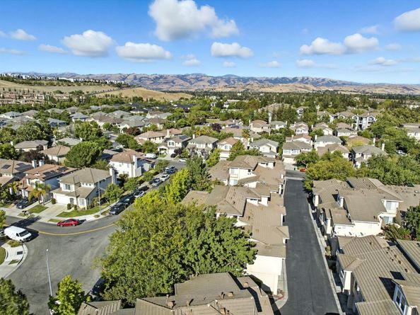 561 Manhattan Place, San Jose CA 95136