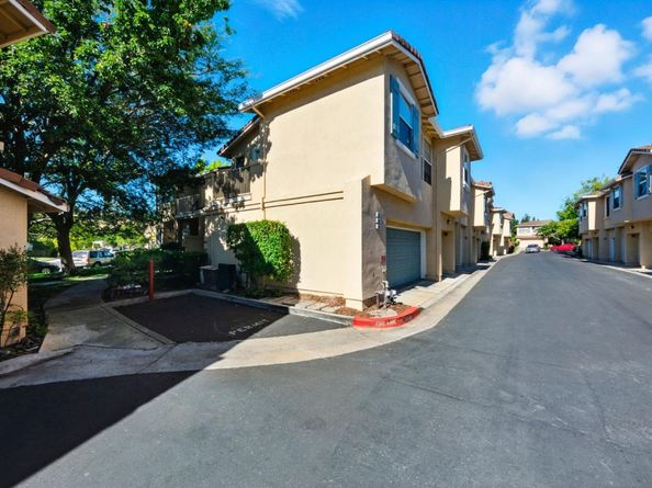 561 Manhattan Place, San Jose CA 95136