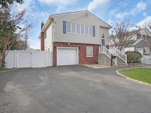 23 Madeline Lane, West Babylon NY 11704
