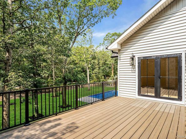 115 Weeks Drive, Dix Hills NY 11746