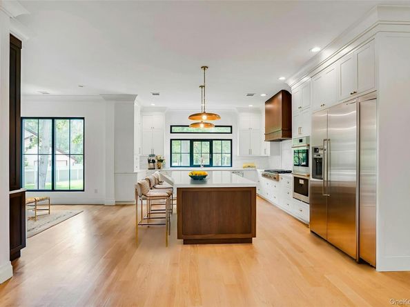 115 Weeks Drive, Dix Hills NY 11746